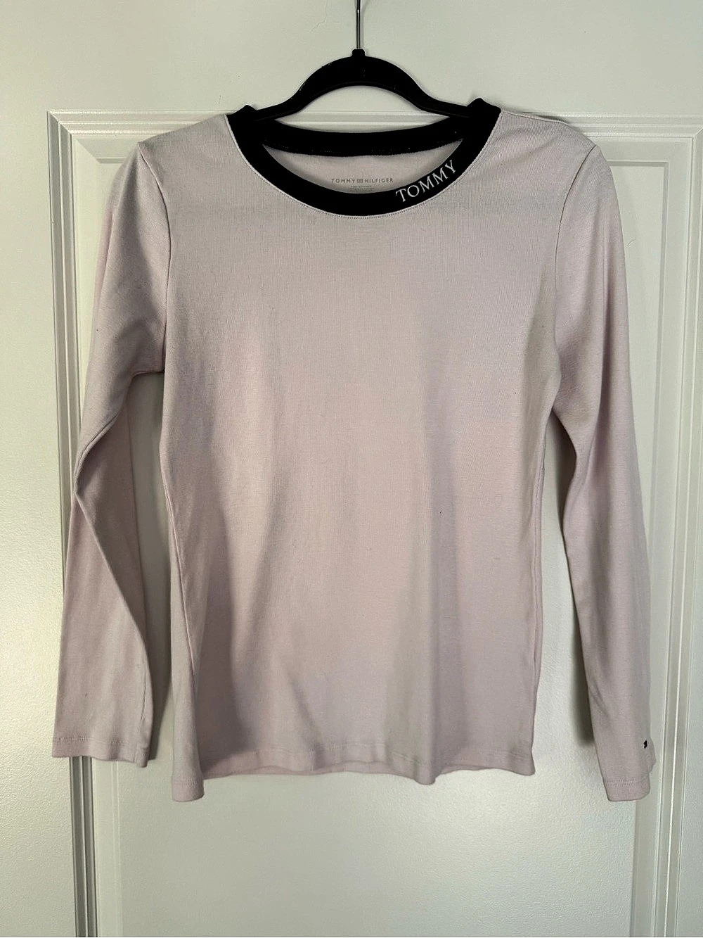 Tommy Hilfiger Long Sleeve Tee in Pink Size Medium Like New